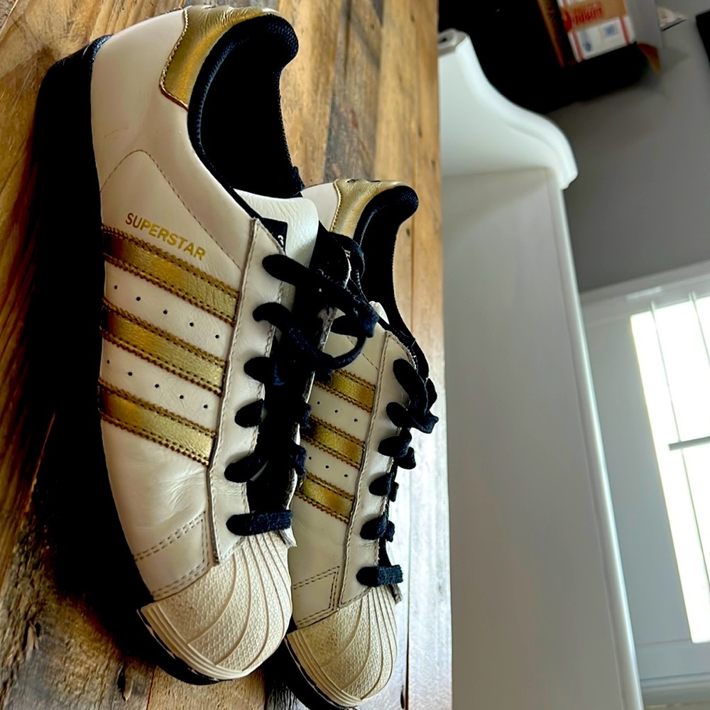 Adidas superstar white leather gold stripes